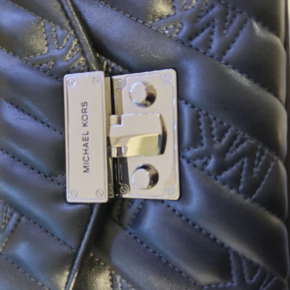 💥💥💥Michael Kors Rose Medium Flap Shoulder Bag Vegan Authenicated - Picture 8 of 10